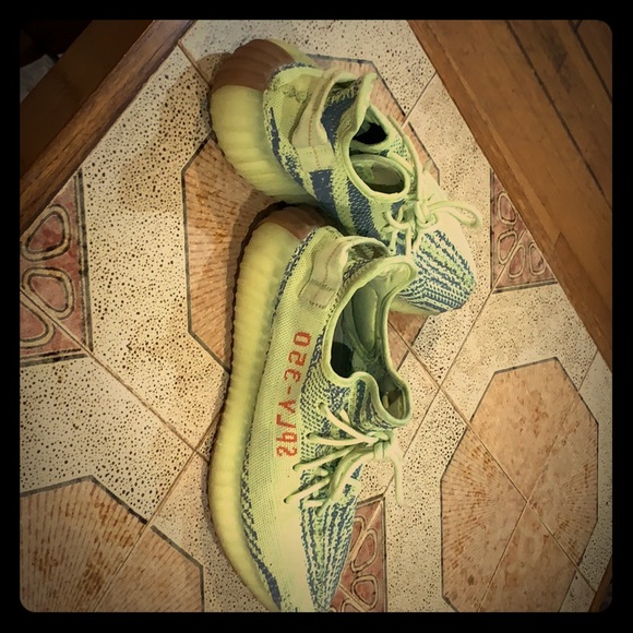 YEEZY LIME YELLOW